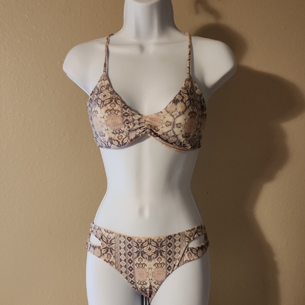Chic Reversable Boho Print Bikini with Cut-Outs